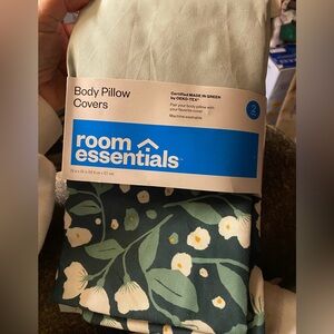 Room Essentials Green and White Floral Pillow Covers NWT